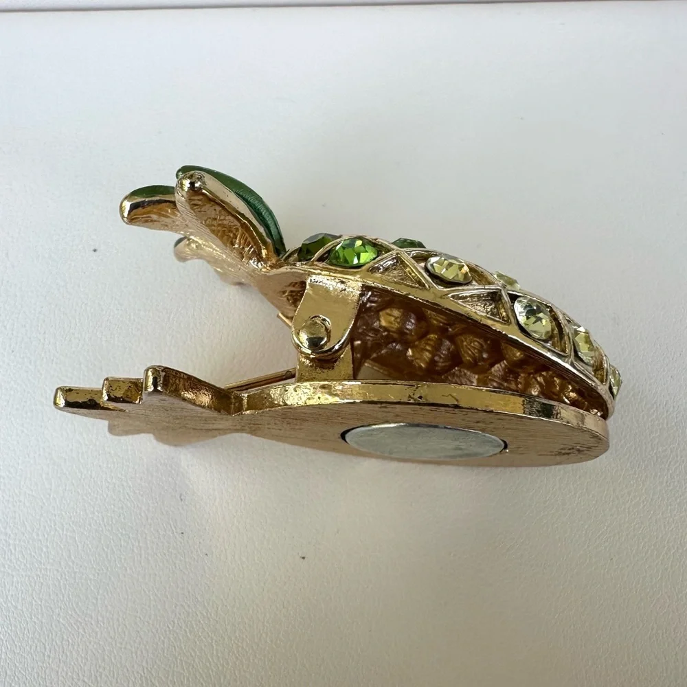 Pineapple Gold Tone Rhinestone Magnet Clip - Picture 7 of 8